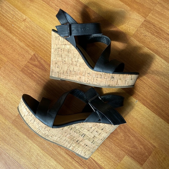 WEDGE HEELS - Picture 2 of 8